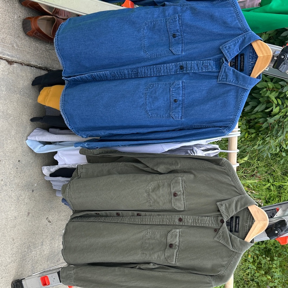 Banana Republic Casual Button Down Shirts Lot of 2 Large Untucked Fit